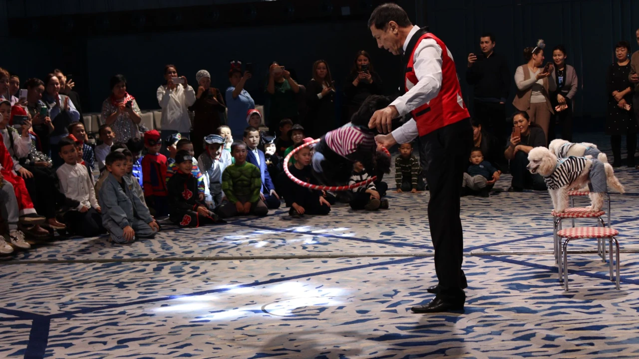 Әкімшілік ғимараттары дирекциясы жұмыскерлерінің балаларына арналған мереке: Жаңа жылдық кереметті өз көздеріңізбен көріңіз 