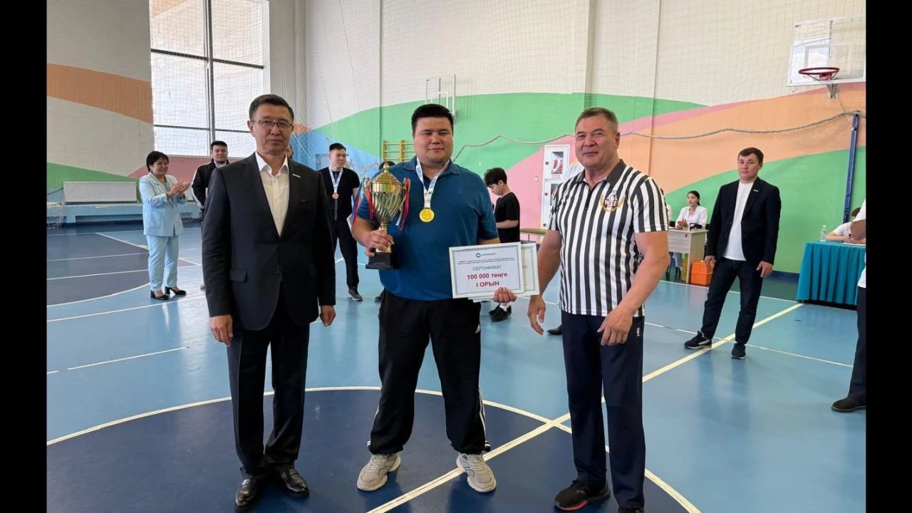 Әкімшілік ғимараттар дирекциясының жұмыскерлері қол күресінен өткен турнирде жеңіске жетті