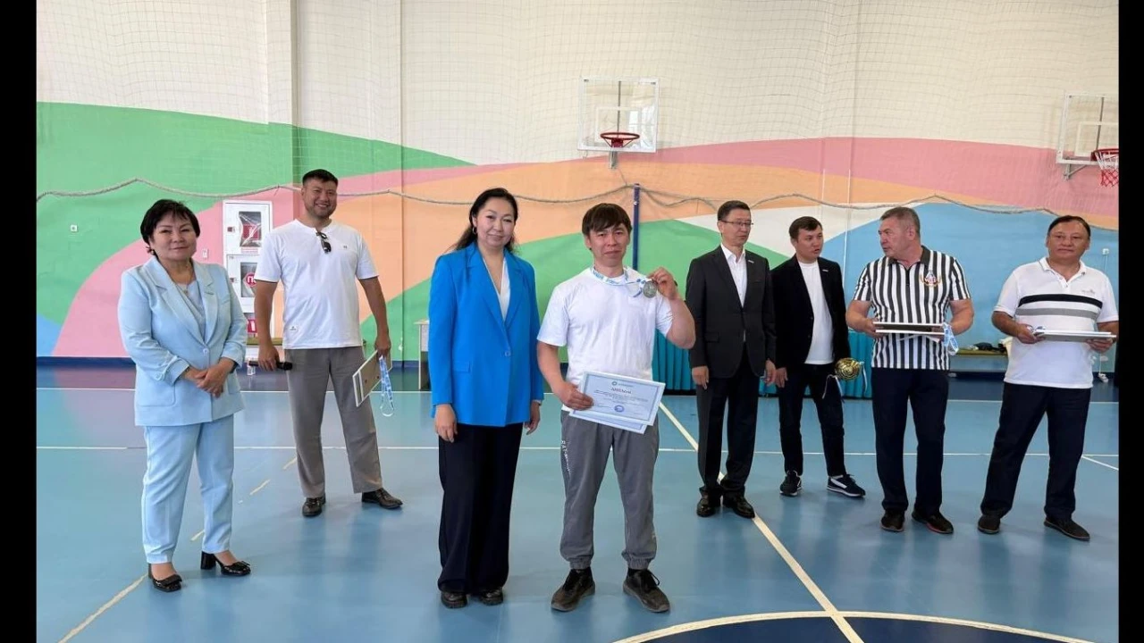 Әкімшілік ғимараттар дирекциясының жұмыскерлері қол күресінен өткен турнирде жеңіске жетті