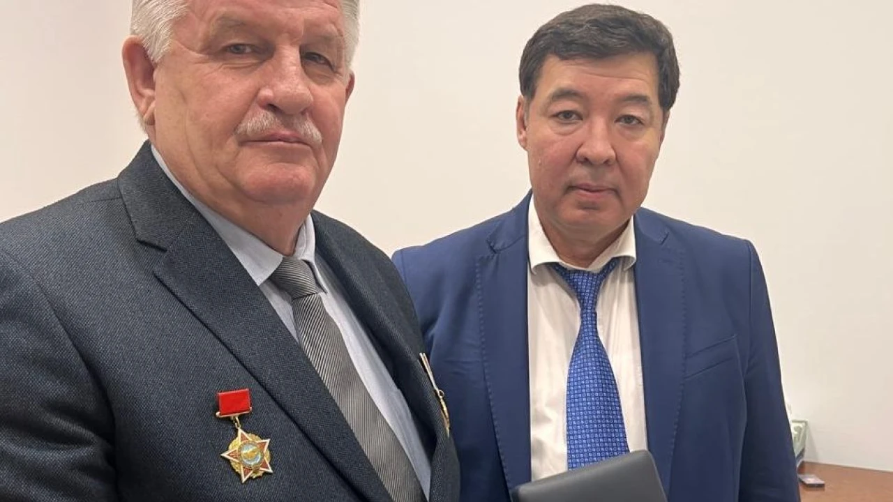 Заслуженное признание многолетнего труда: Павел Анатольевич Гринберг награждён медалью «Еңбек ардагері» 